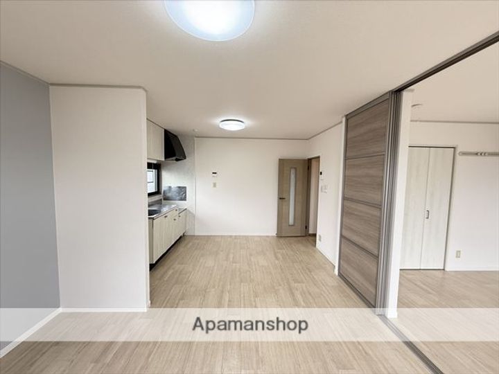 ユーステージA棟202の居間