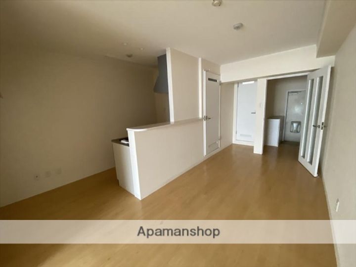 東町ビルの居間