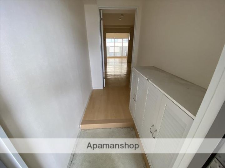 東町ビルの玄関