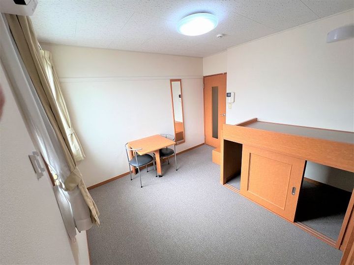 レオパレスB ZONE207の居間