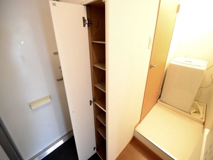 レオパレスラフォーレ倉吉208の玄関