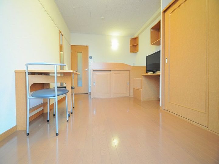 レオパレス倉吉駅北106の居間