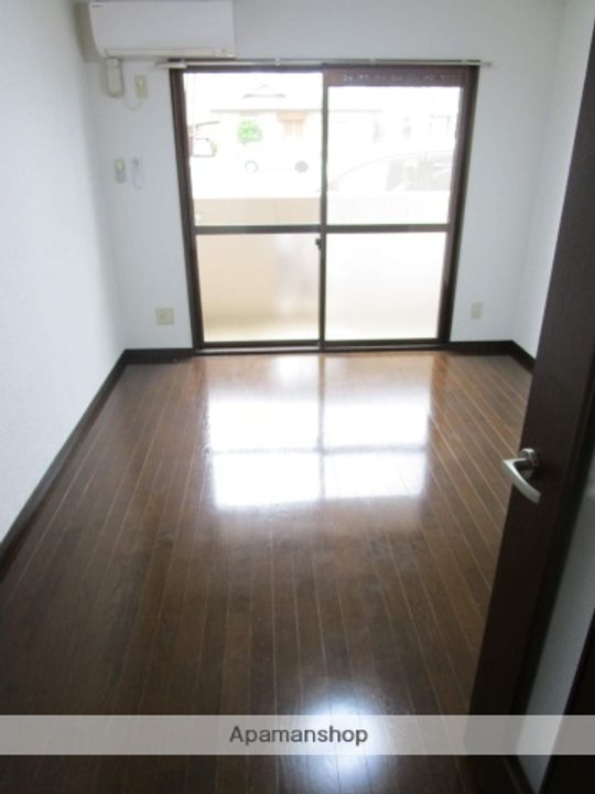 ホワイトパレスの居間