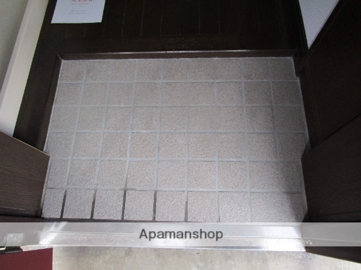 ホワイトパレスの玄関