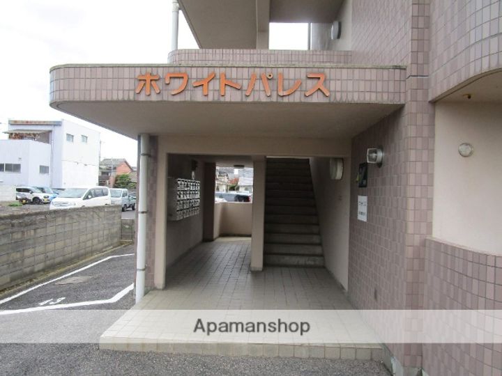 ホワイトパレスの外観