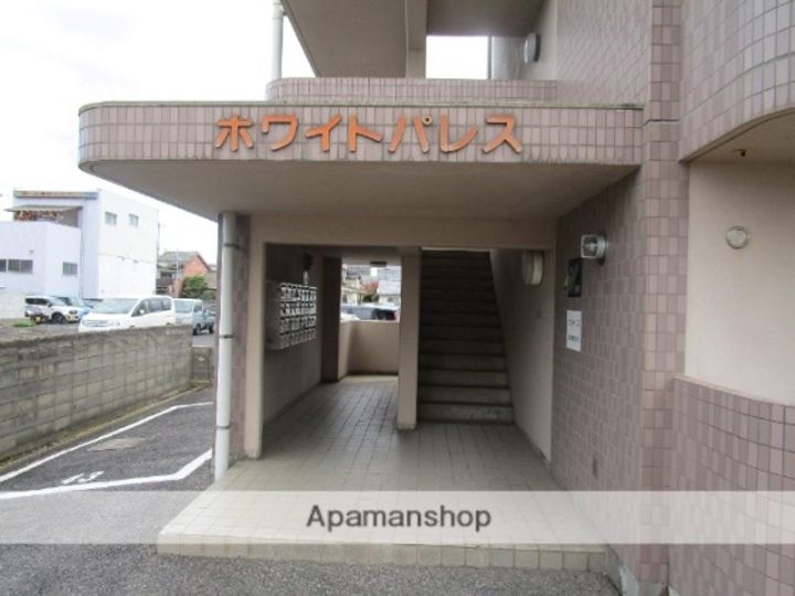ホワイトパレスの外観