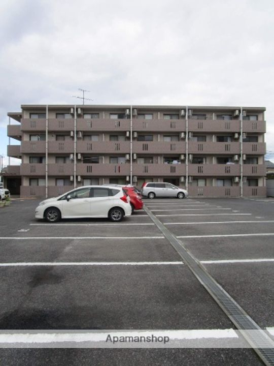 ホワイトパレスの外観