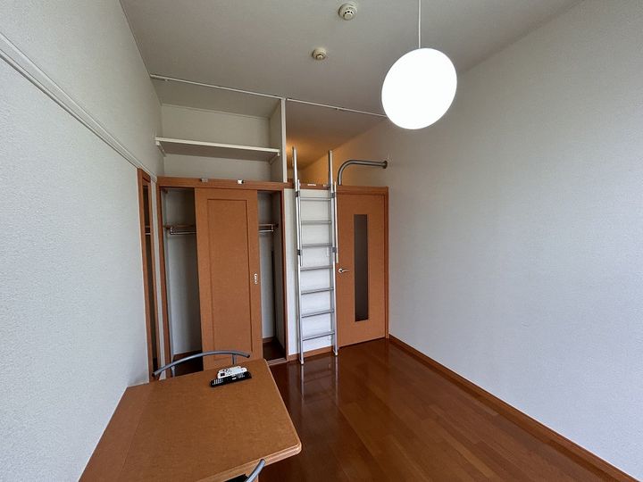 レオパレス瑞穂101の居間