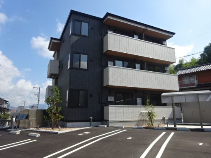 ロイヤルステージ雑賀町の外観