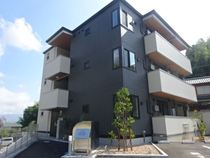 ロイヤルステージ雑賀町の外観