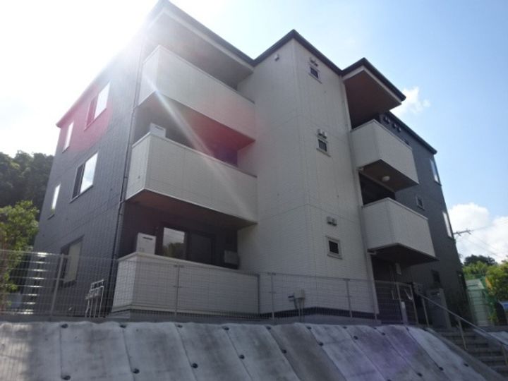 ロイヤルステージ雑賀町の外観
