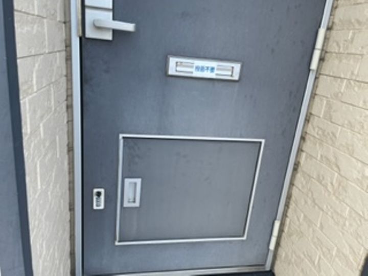 レオパレスラ ルーナB104の玄関