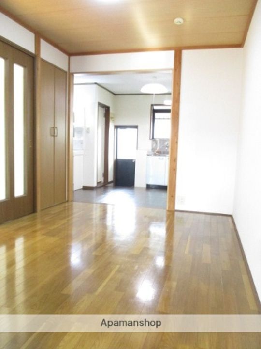 メゾンK&A102の居間