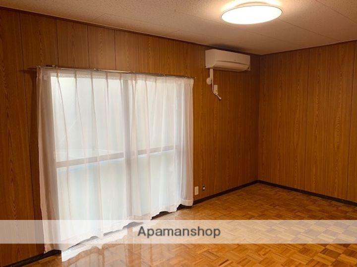 ホワイトシルバー203の居間