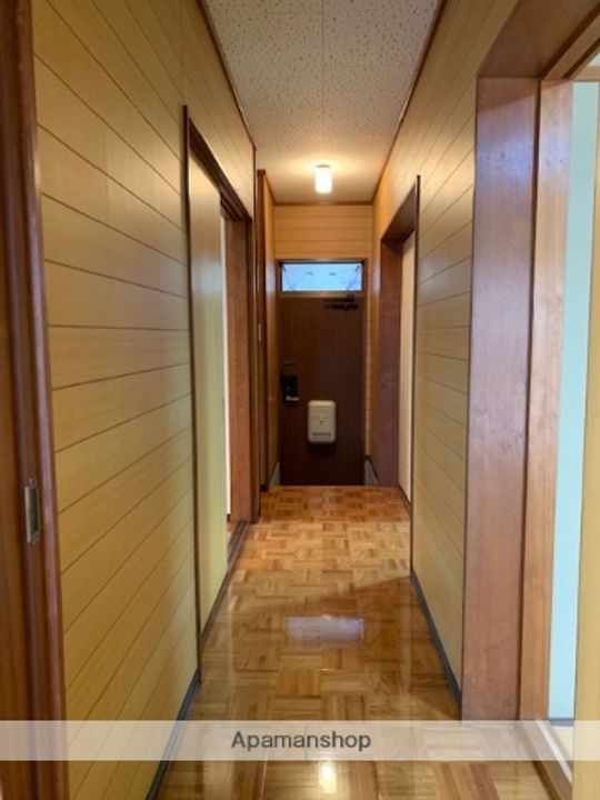 ホワイトシルバー203の玄関