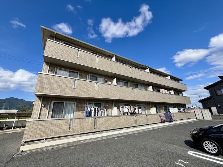 リビングタウン中野美保南 A棟の外観