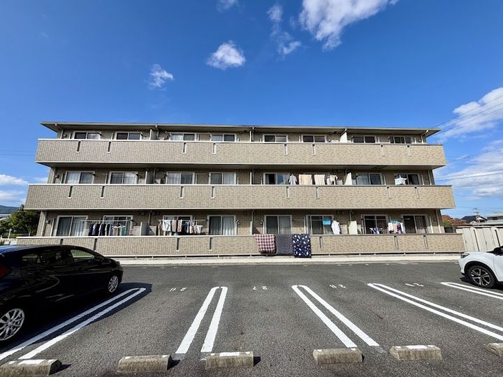 リビングタウン中野美保南 A棟の外観