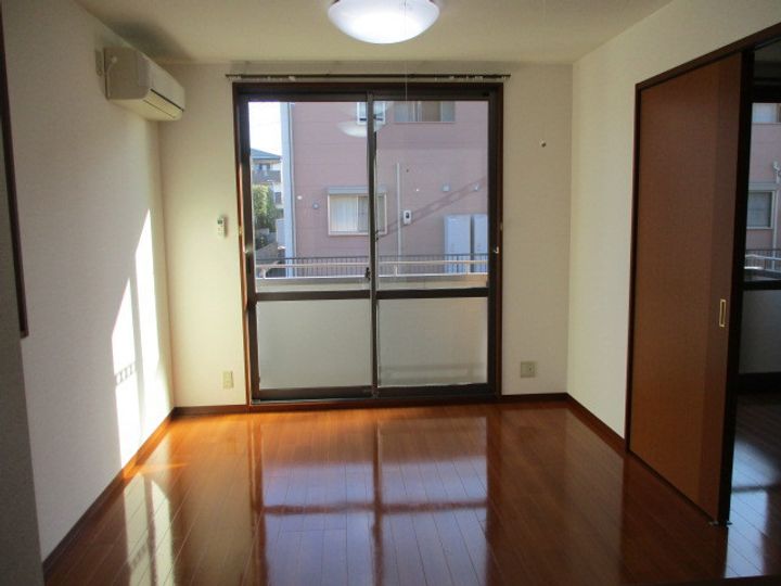 グリーンヒルズ C棟の居間