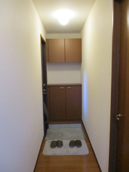 グリーンヒルズ C棟の玄関