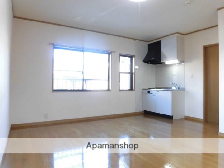 ルミエール十神102の居間