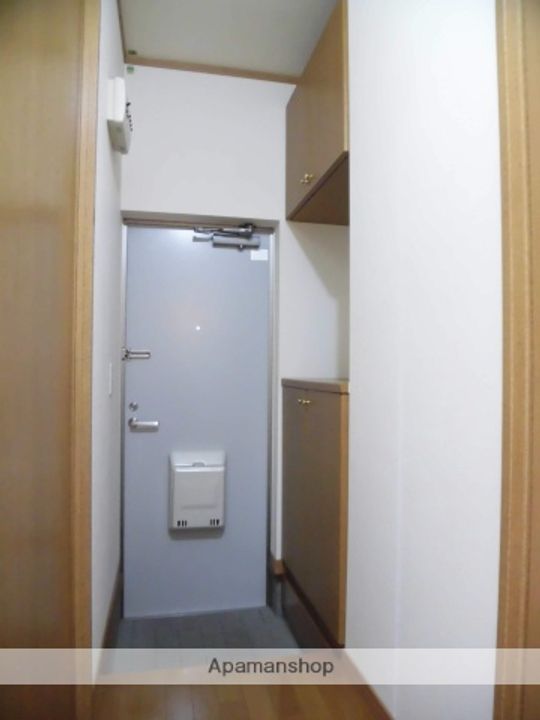 ルミエール十神102の玄関