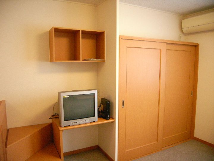 レオパレスPARKSIDE111の居間