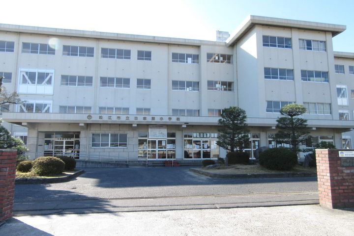 アルカンシェル B棟の周辺