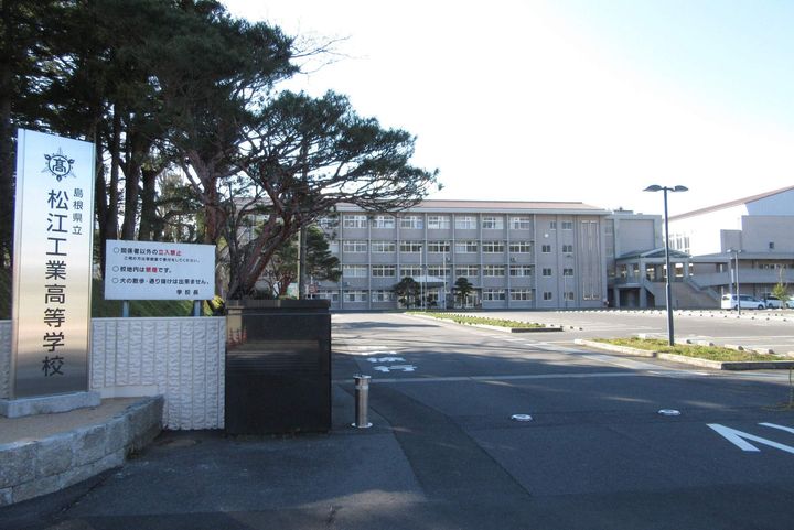 アルカンシェル B棟の周辺