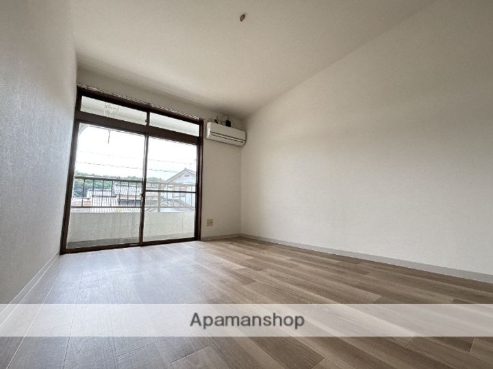 石原アパートFの居間