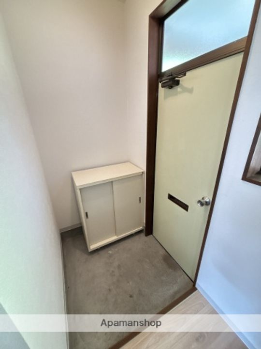 石原アパートFの玄関