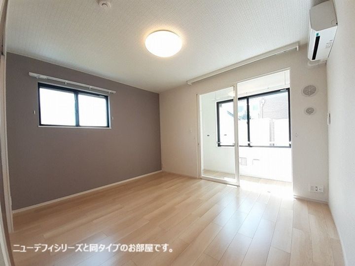 アーバンライフ サイカの居間