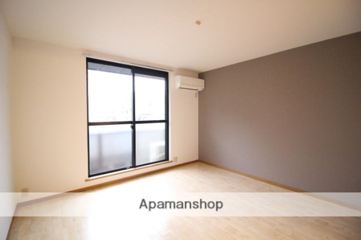 ダンディライオン西市A棟107の居間