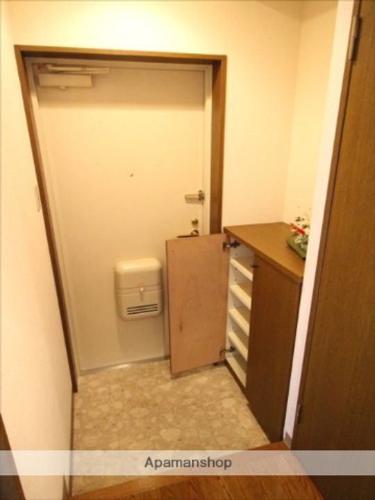 アンブシュール京橋511の玄関