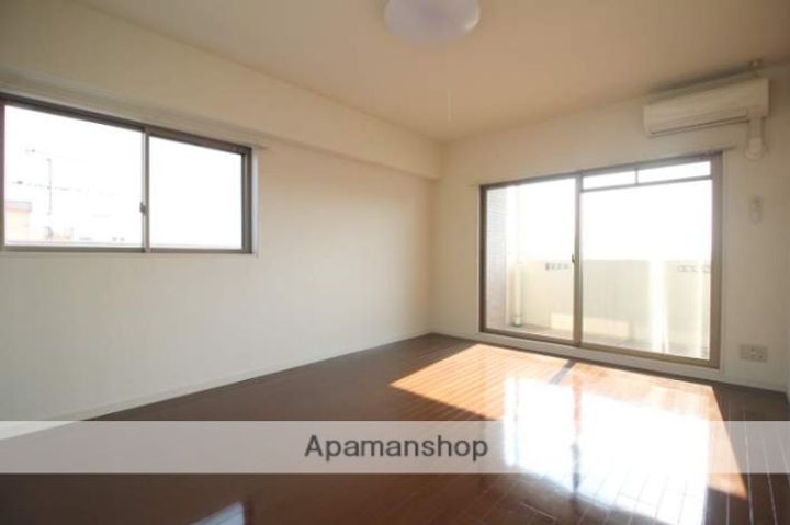 AXⅠS伊島507の居間