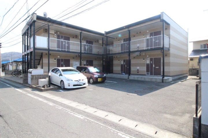 レオパレスOKURAの外観