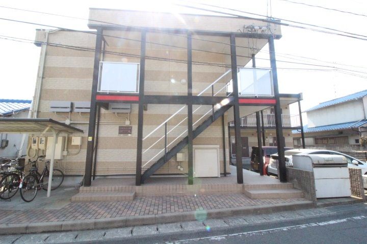 レオパレスOKURAの外観