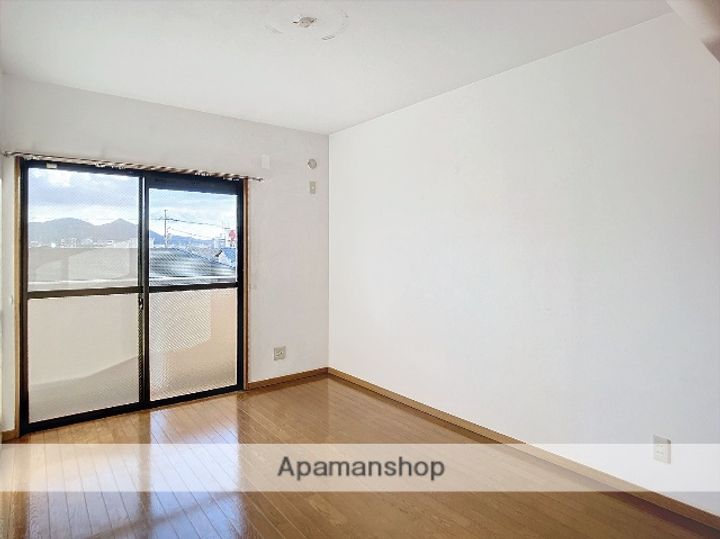 岡山県岡山市南区平福2丁目の賃貸マンションの居間