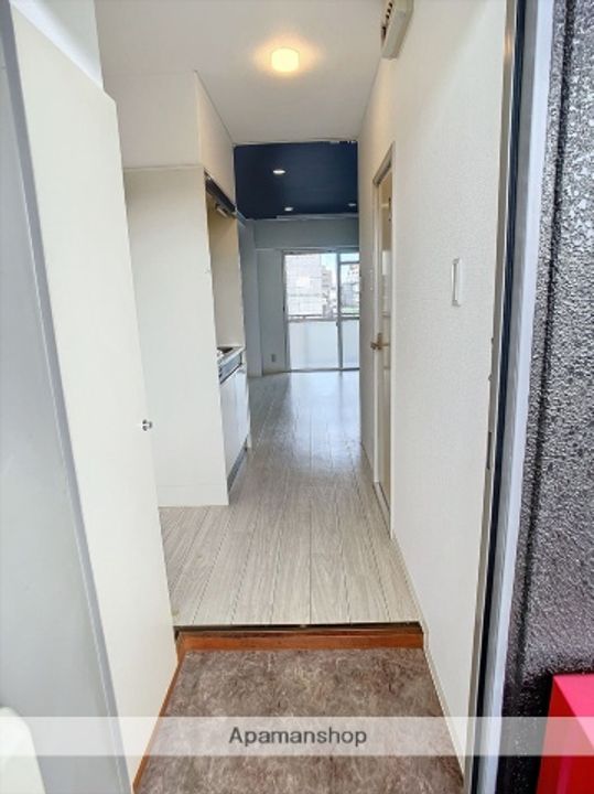 岡山県岡山市北区今2丁目の賃貸マンションの玄関