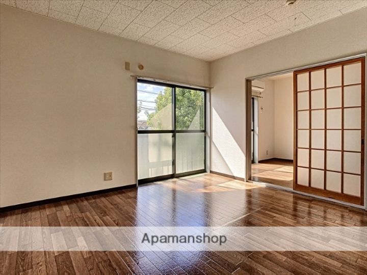 岡山県岡山市北区下中野の賃貸アパートの居間