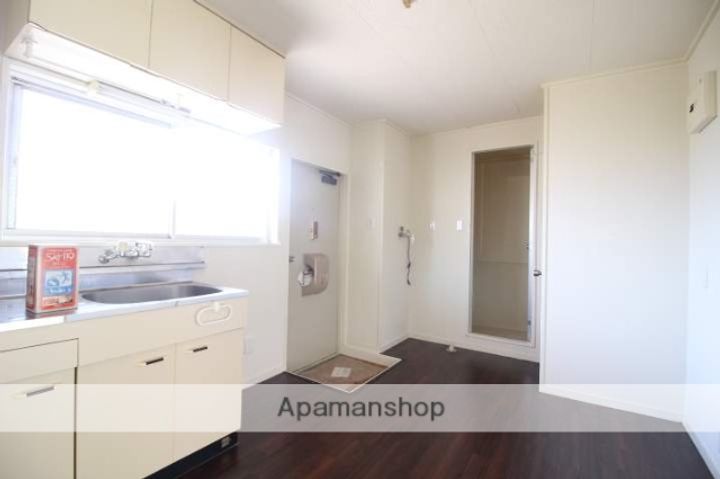 岡山県岡山市中区原尾島4丁目の賃貸アパートの居間