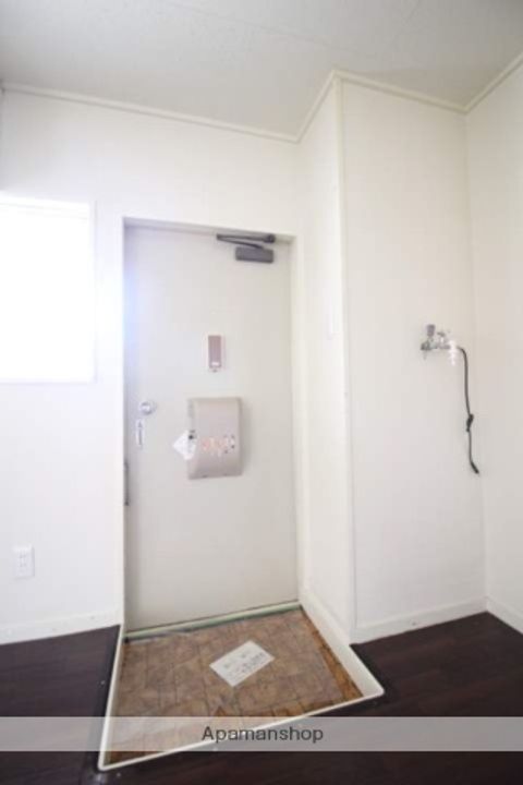 岡山県岡山市中区原尾島4丁目の賃貸アパートの玄関