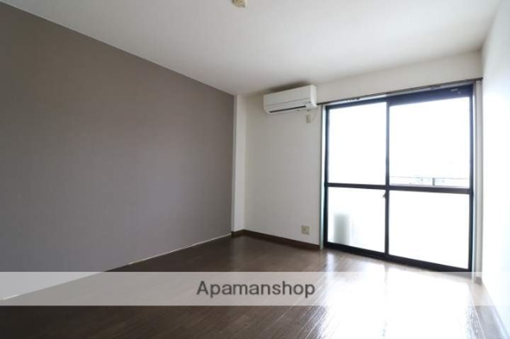 岡山県岡山市南区新福2丁目の賃貸アパートの居間