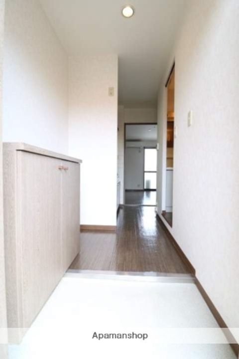 岡山県岡山市南区新福2丁目の賃貸アパートの玄関