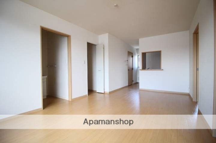 岡山県岡山市北区久米の賃貸アパートの居間