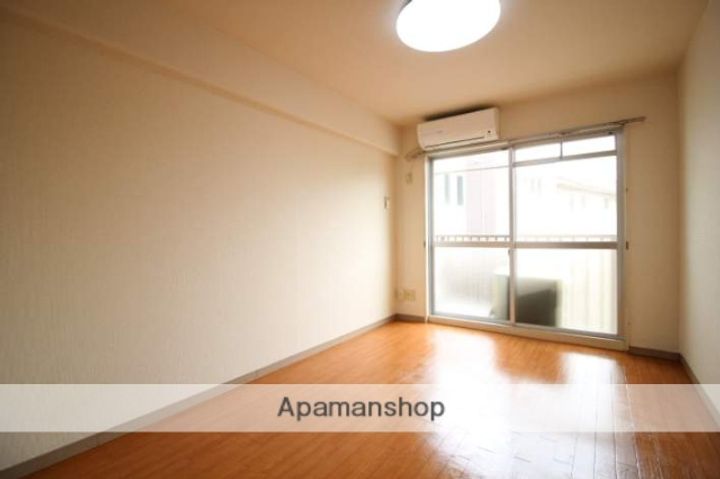 岡山県岡山市北区学南町3丁目の賃貸アパートの居間