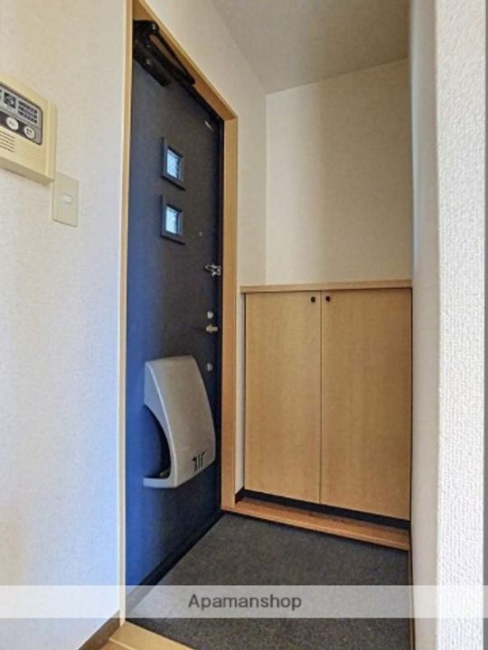 岡山県岡山市北区吉備津の賃貸アパートの玄関