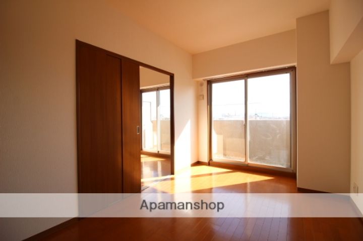 岡山県岡山市南区大福の賃貸マンションの居間