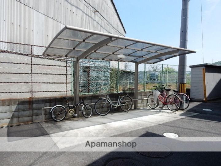 岡山県岡山市東区楢原の賃貸アパートの外観