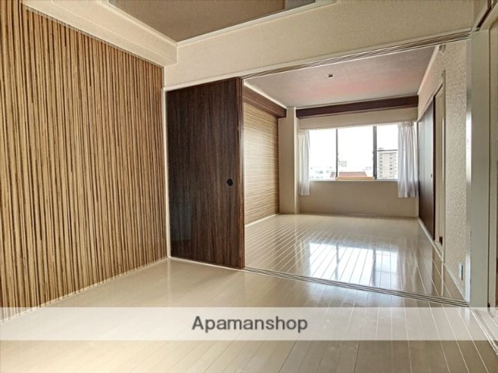 岡山県岡山市南区豊成3丁目の賃貸マンションの居間