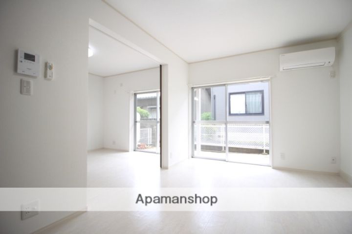 岡山県岡山市北区西之町の賃貸アパートの居間